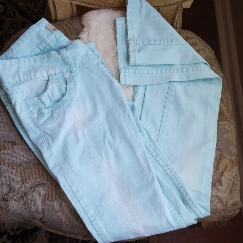 ✔Super trendy light blue jeans